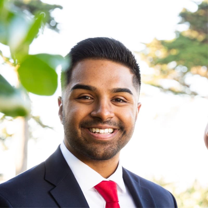 Karthik Ravi headshot